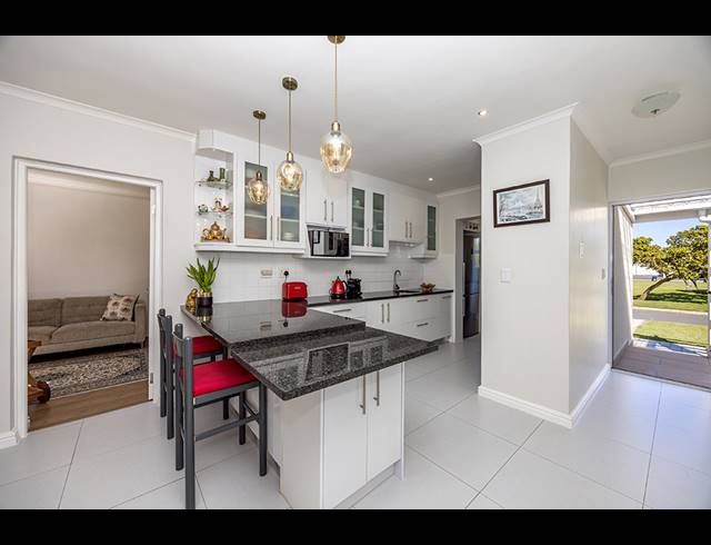 3 BEDROOM GATED ESTATE FOR SALE IN SUNNINGDALE